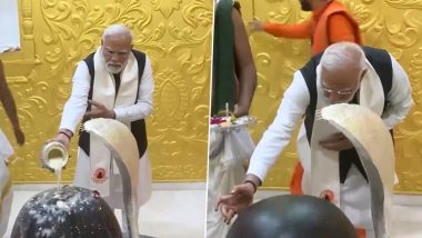 Gujarat: PM Narendra Modi Offers Prayers at Valinath Dham Temple in Mehsana (Watch Video)
